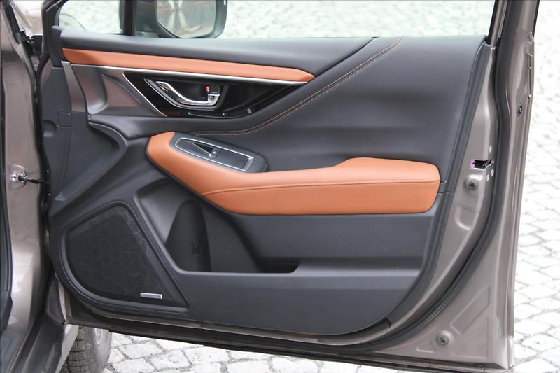 Subaru Outback 2.5i AWD / Touring / DPH / CZ - fotka 25 z 41