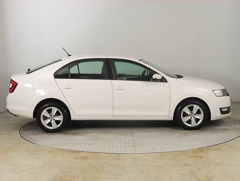 Škoda Rapid (2017) 1.0 TSI, Park. senzory - fotka 6 z 19
