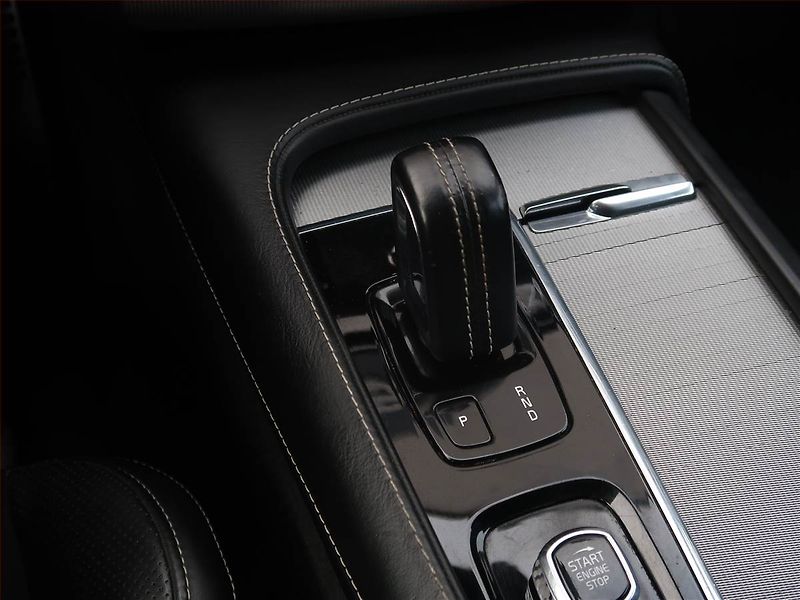 Volvo XC90 (2019) D5 AWD - fotka 13 z 31