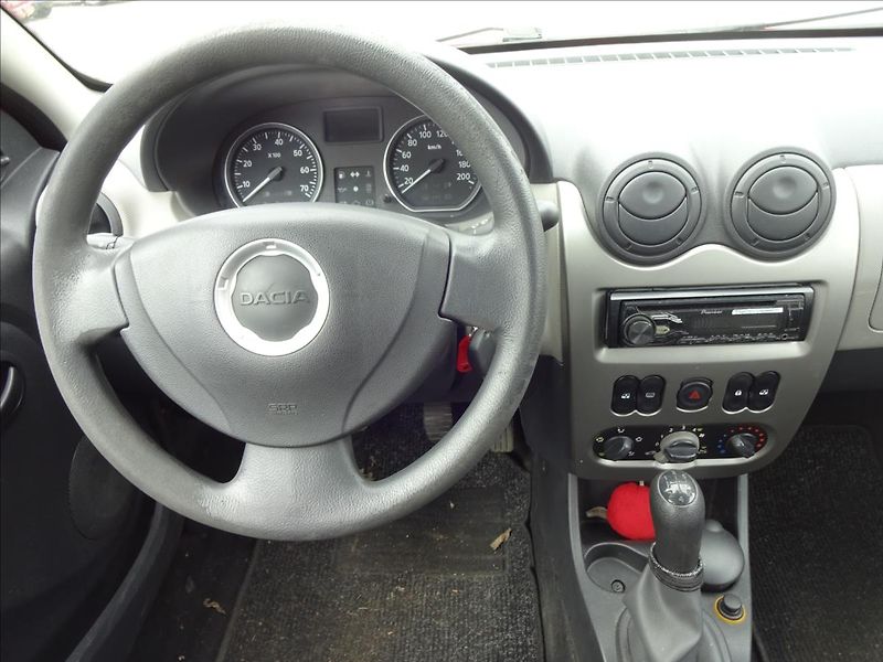 Dacia Sandero 1,4i 55kW - fotka 34 z 39