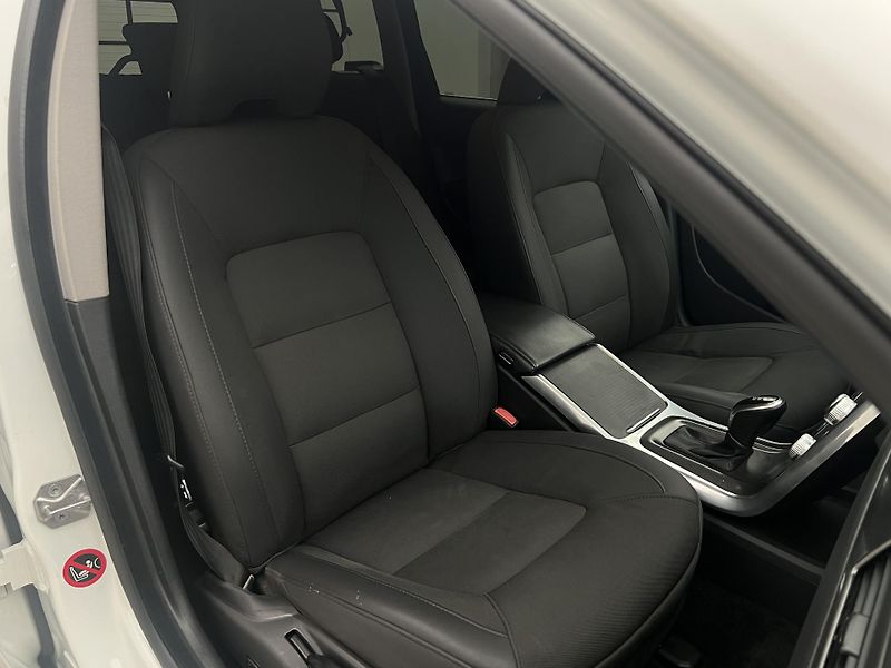 Volvo XC70 D4 AWD MOMENTUM AUT - fotka 17 z 44