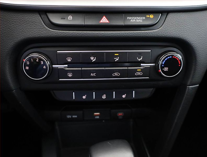 Kia Ceed (2023) 1.5 T-GDI - fotka 13 z 20
