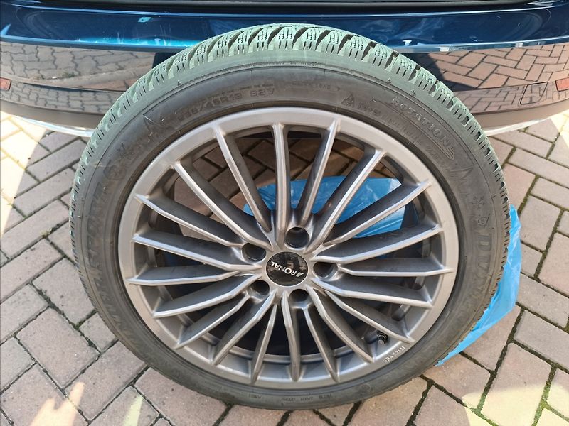Škoda Superb 2,0 TDi, DSG Laurin & Klement - fotka 9 z 25
