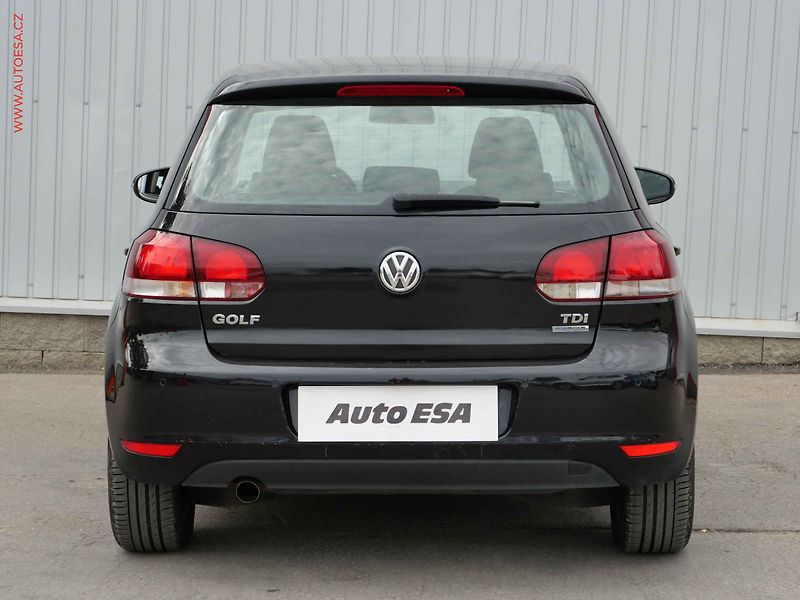 Volkswagen Golf (2010) 1.6TDi, Highline, DSG - fotka 5 z 18