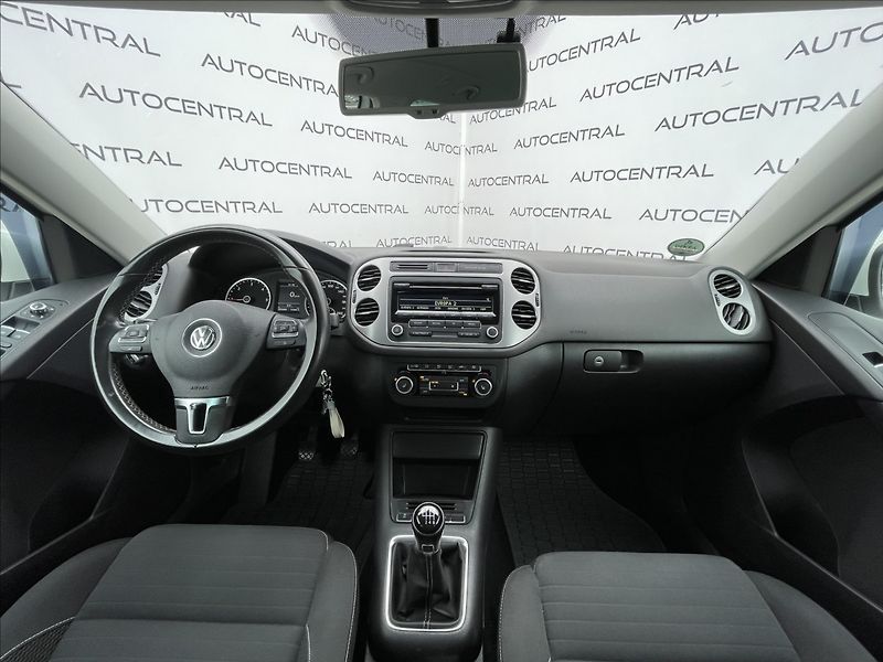Volkswagen Tiguan 2,0 TDi,103kW,R-line,4x4,serv. - fotka 16 z 22
