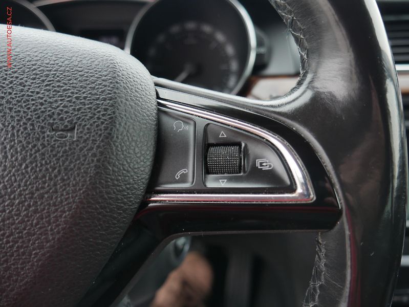 Škoda Superb (2013) 2.0 TDi 4x4, ČR, Elegance - fotka 20 z 22