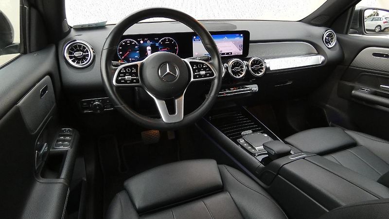Mercedes-Benz GLB 200d 4MATIC - fotka 5 z 24