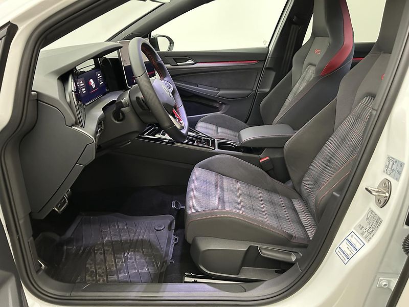 Volkswagen Golf 2.0 TSI GTI - fotka 6 z 31