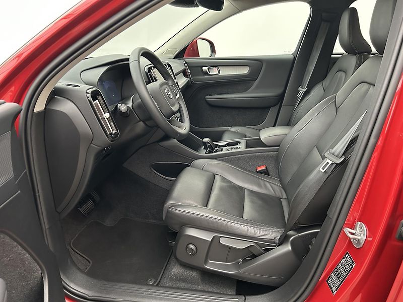 Volvo XC40 1.5 T2 Plus - fotka 11 z 30