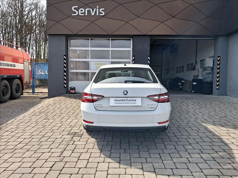 Škoda Superb 2,0 TDI DSG 4x4 L&K Pano - fotka 20 z 22