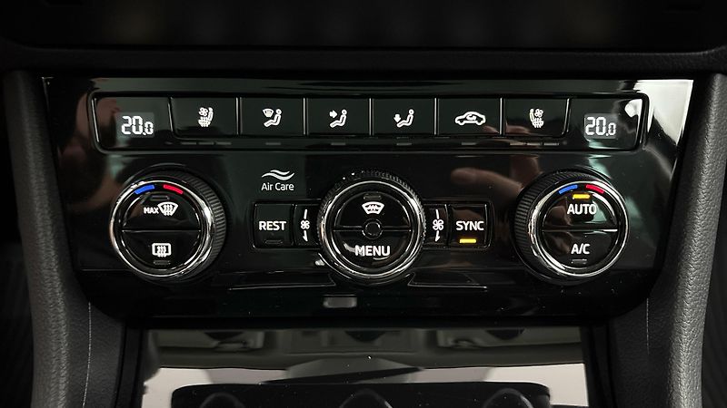 Škoda Superb 2.0 TDI DSG 4x4 L&K Combi - fotka 13 z 32
