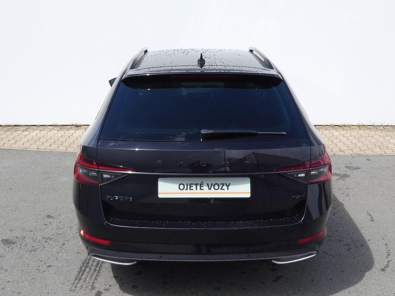Škoda Superb Combi Sportline 2.0 TDI 4x4 DS - fotka 12 z 30