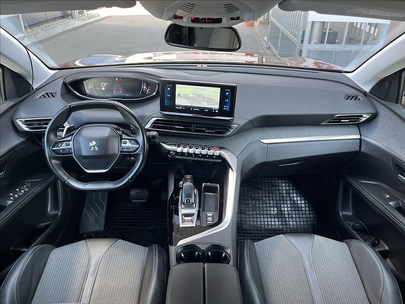 Peugeot 5008 1,2 PureTech  Allure Pack EAT8 - fotka 10 z 29