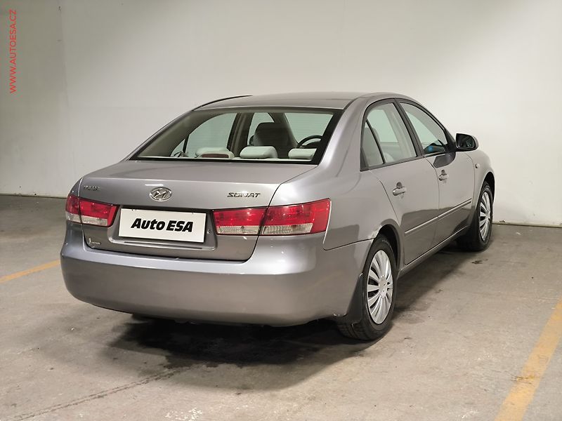 Hyundai Sonata (2009) 2.4i, ČR - fotka 6 z 17