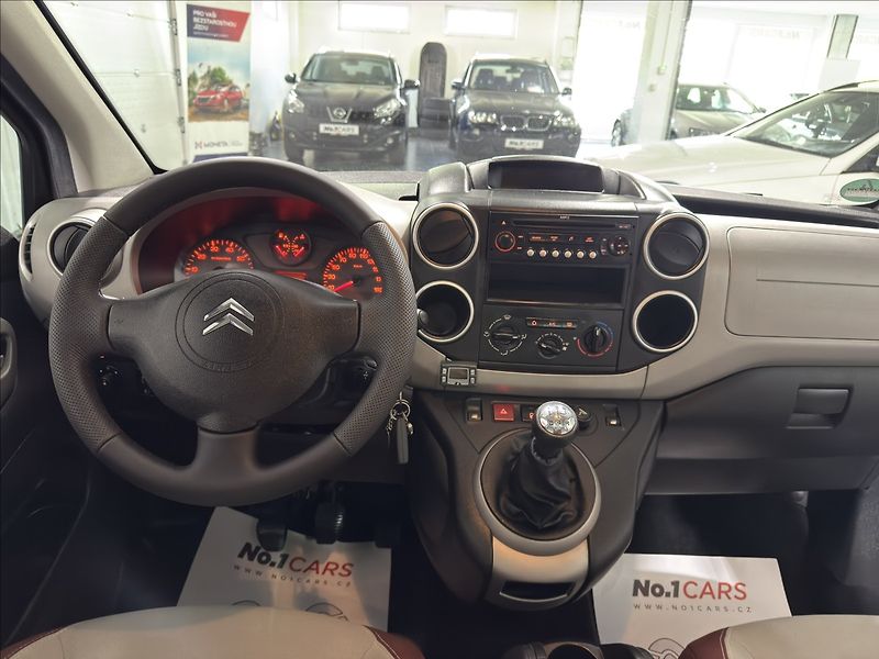 Citroën Berlingo 1,6   i MULTISPACE WEBASTO - fotka 17 z 29