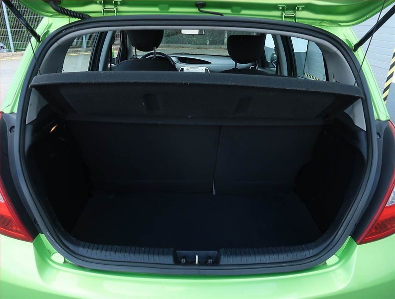 Hyundai i20 (2009) 1.2 - fotka 13 z 14