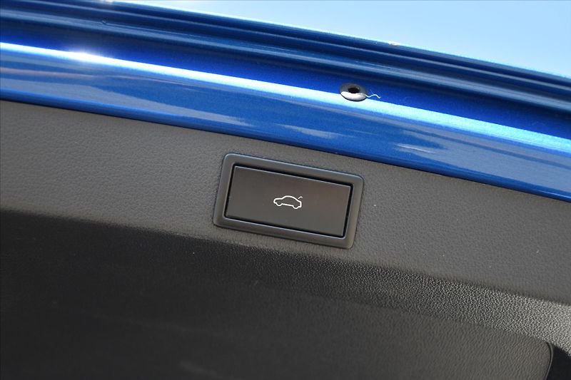 Škoda Octavia RS 2.0TSI 180kW NAVI ACC - fotka 13 z 27