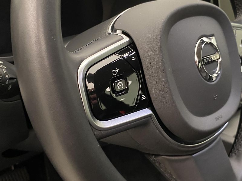 Volvo XC60 B4 AWD DARK PLUS AUT CZ - fotka 20 z 60