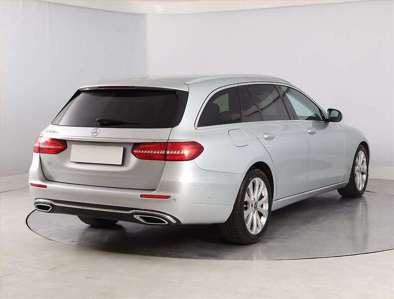 Mercedes-Benz Třídy E (2017) E 220 d, Automat, Kůže, Navi - fotka 5 z 26