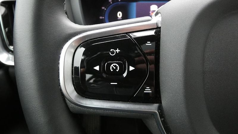 Volvo S60 B5 AWD Ultimate Dark - fotka 11 z 25