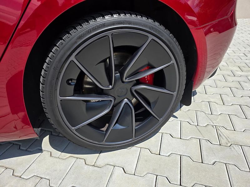Tesla Model 3 (2024) Performance Highland - fotka 11 z 15