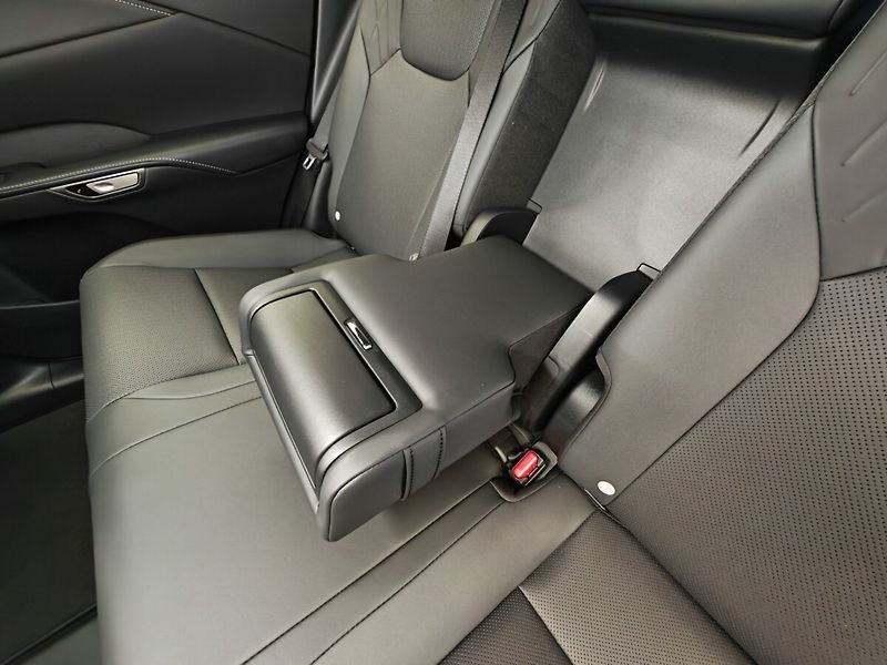 Lexus RX 450H+ Comfort Plus - fotka 24 z 45