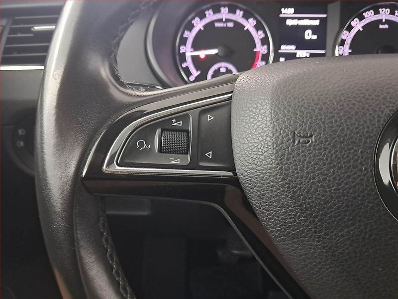 Škoda Octavia (2019) Style 1.6 TDI, Tempomat - fotka 16 z 18