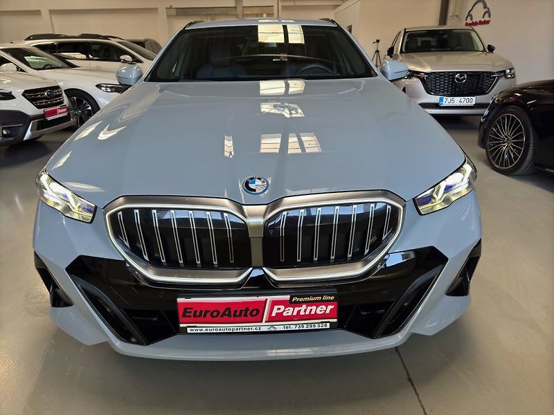 BMW Řada 5 (2024) 530e xDrive Tour. M - fotka 2 z 18