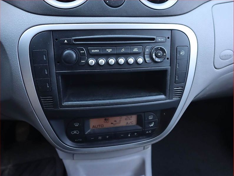 Citroën C3 (2006) 1.6 16V, nová STK - fotka 12 z 16