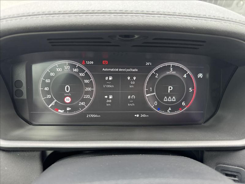 Land Rover Discovery 3,0 SDV6 HSE AWD AT DPH - fotka 17 z 35