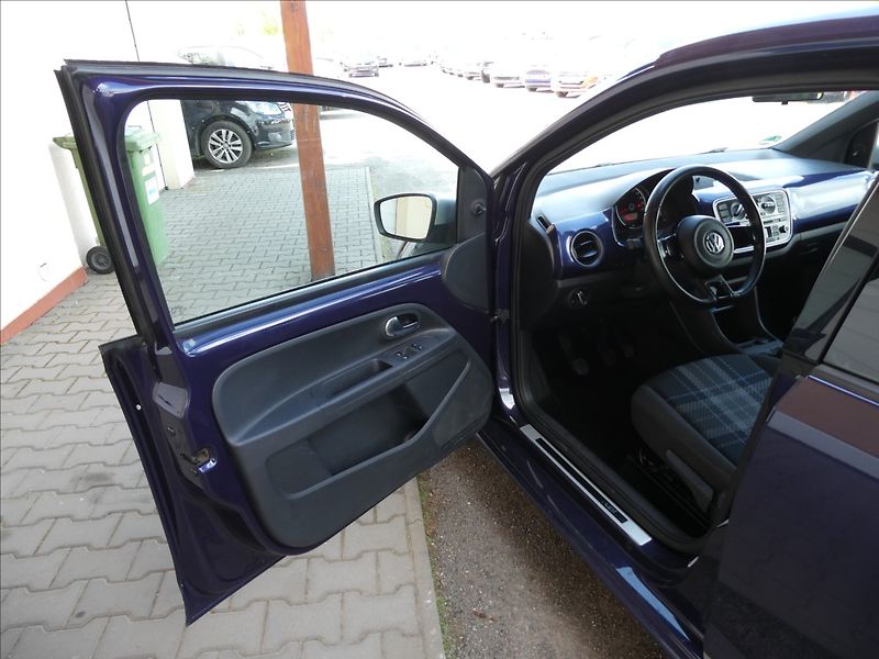 Volkswagen up! 1,0 MPi CLUB 55kW - fotka 19 z 47