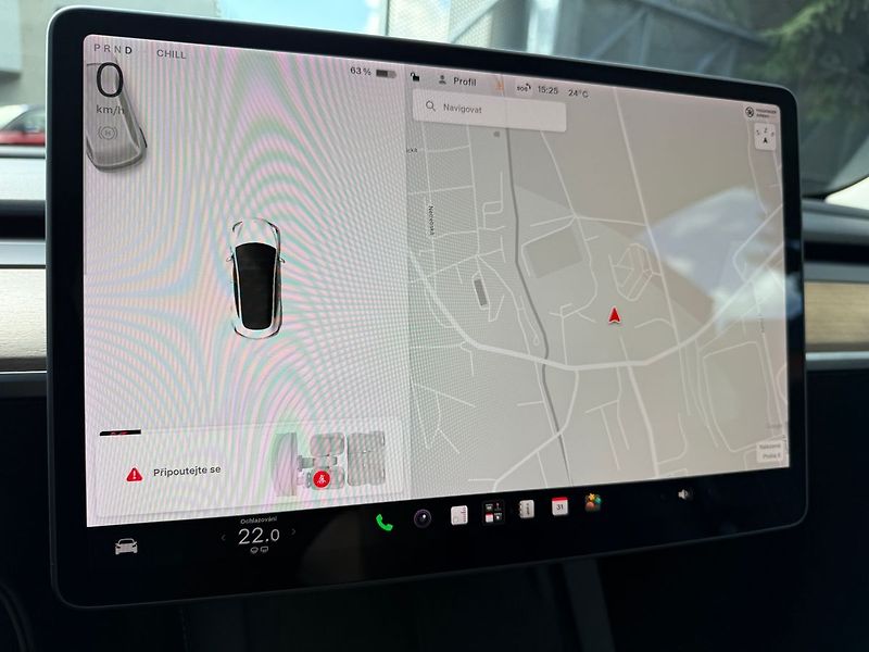 Tesla Model 3 Long Range AWD - fotka 13 z 38