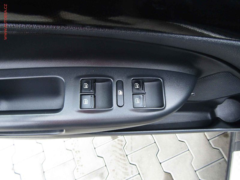 Škoda Octavia (2012) 2.0 TSi, RS, DSG, xenon, TZ - fotka 11 z 19