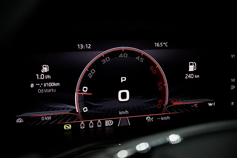 Škoda Superb 3 FL Combi 2.0 TDI 110 kW DSG - fotka 25 z 48