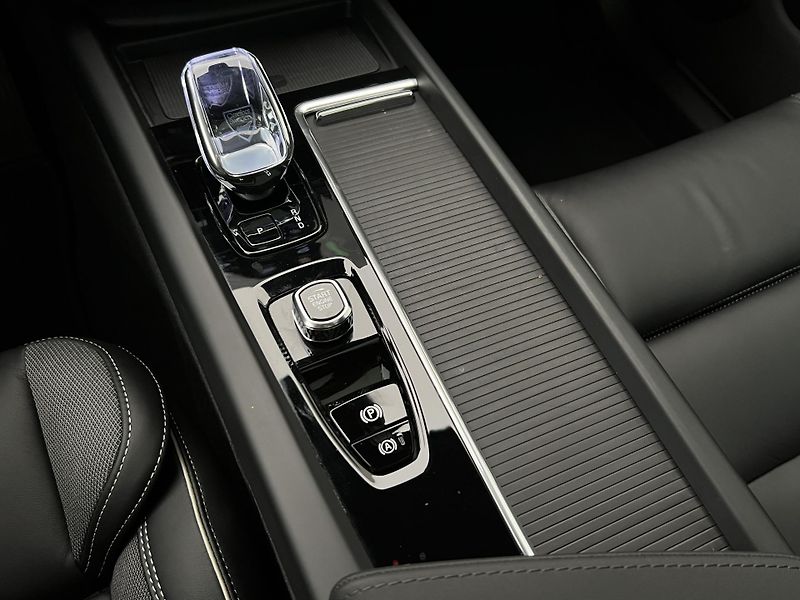 Volvo XC60 T6 AWD BLACK EDITION RESKIN - fotka 17 z 50