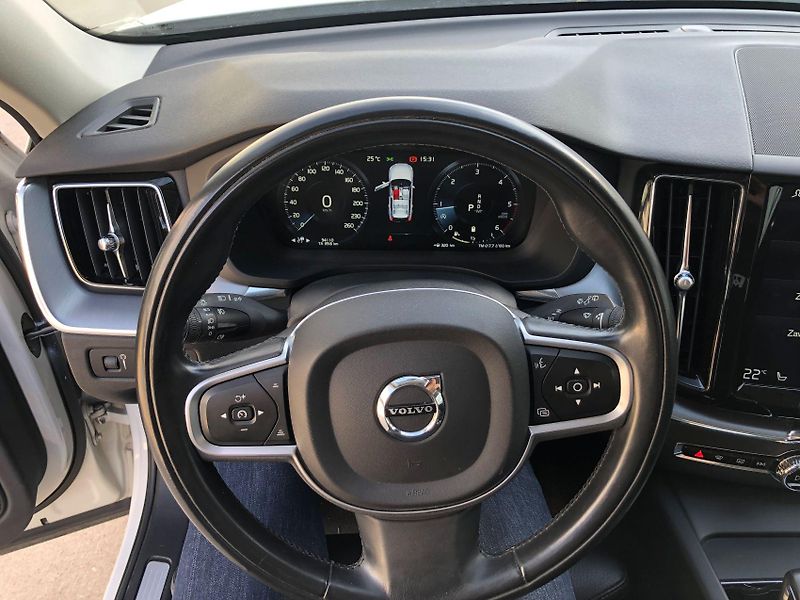 Volvo XC60 (2019) Volvo XC60 B4 AWD MOMENTUM PRO - fotka 9 z 25