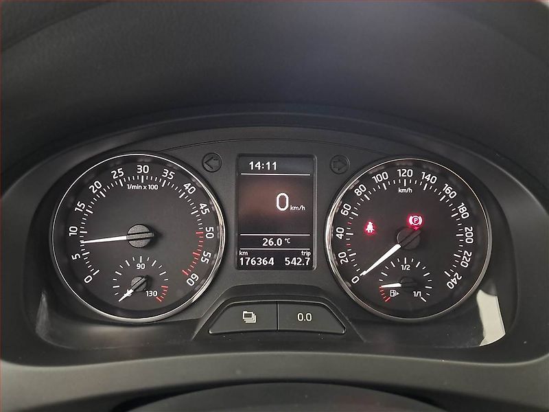 Škoda Rapid (2015) Spaceback 1.6 TDI, Tempomat - fotka 11 z 15