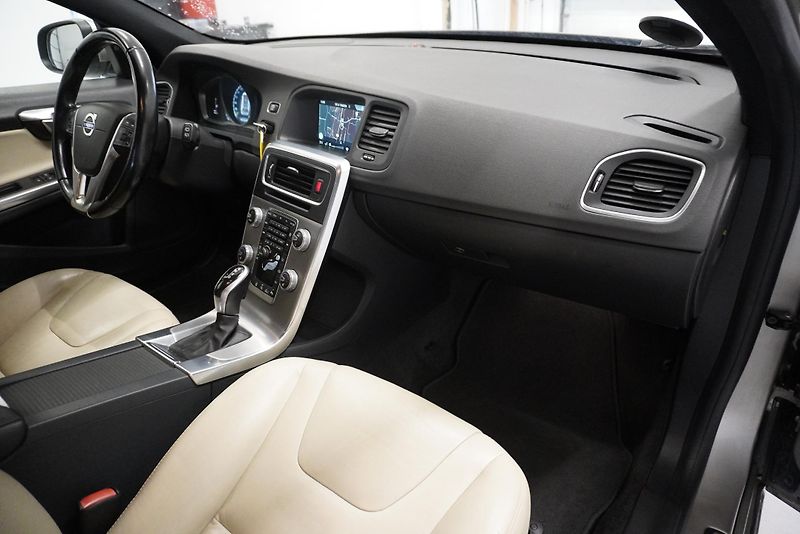 Volvo V60 D4 AUTOMAT - fotka 26 z 29