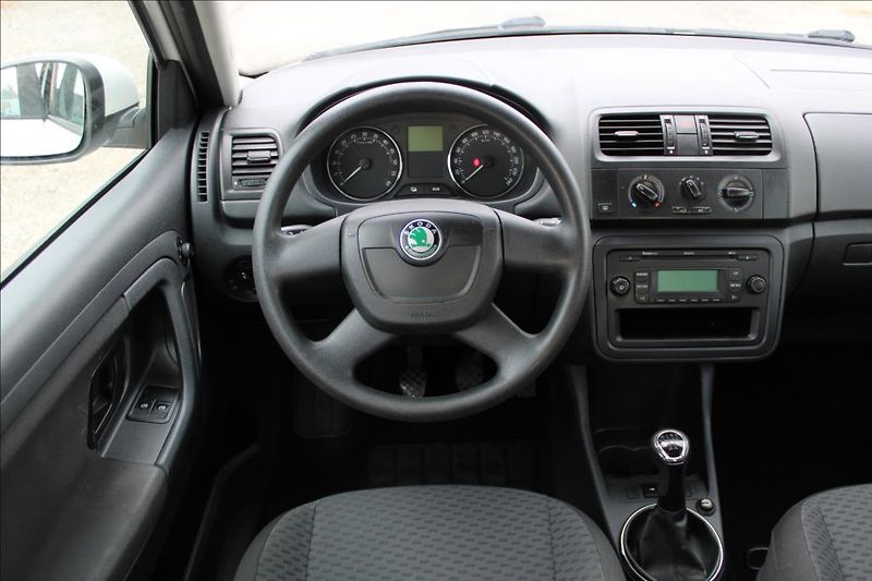 Škoda Fabia 1,6 TDi  KLIMA, STK 10/2028 - fotka 12 z 20