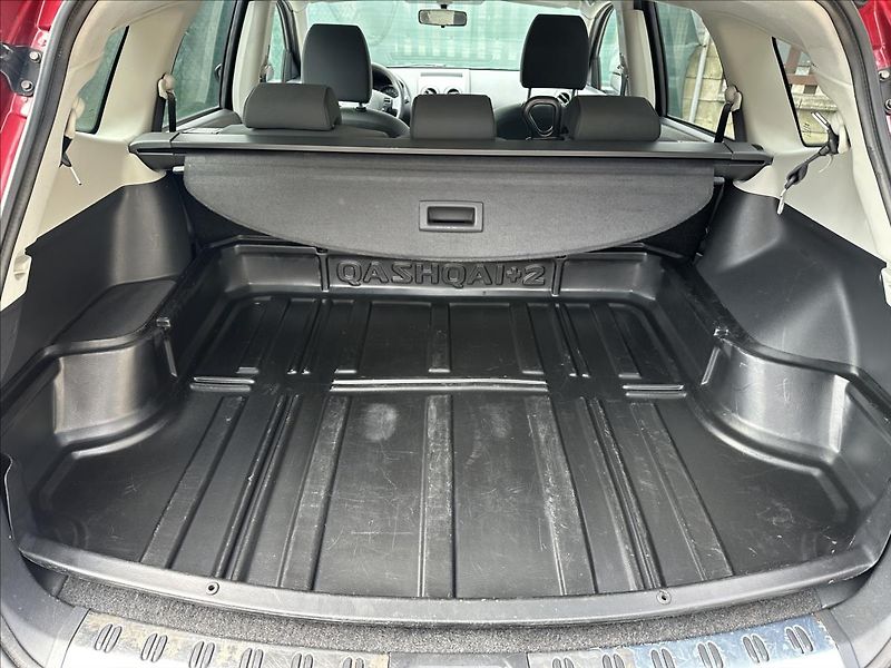 Nissan Qashqai 2,0 +2 4x4 7.Míst - fotka 5 z 25