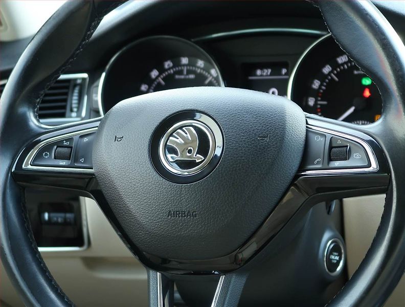 Škoda Superb (2014) Elegance 2.0 TDI, Automat - fotka 24 z 24