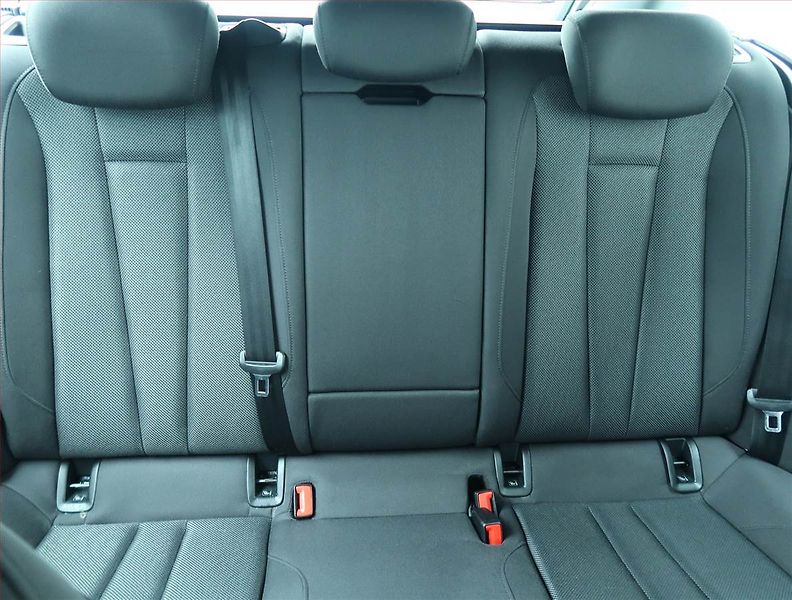 Audi A4 (2018) Sport 2.0 TDI, Automat, Navi - fotka 10 z 17