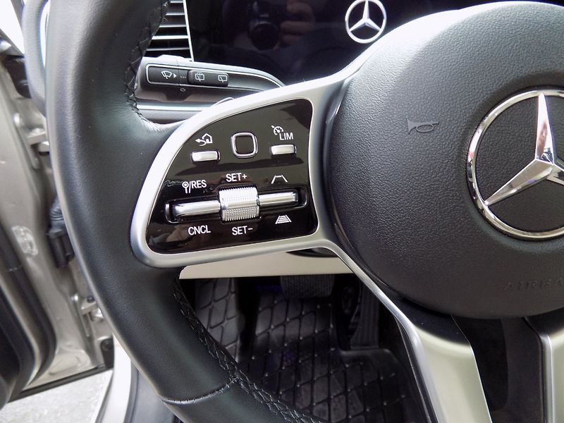 Mercedes-Benz GLE (2022) 400d/AMG-Line/4-Matic/Led/ - fotka 28 z 47