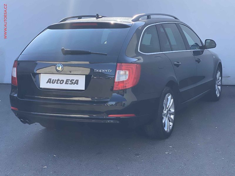 Škoda Superb (2011) 2.0TDi 4x4, Family, +kola - fotka 4 z 18