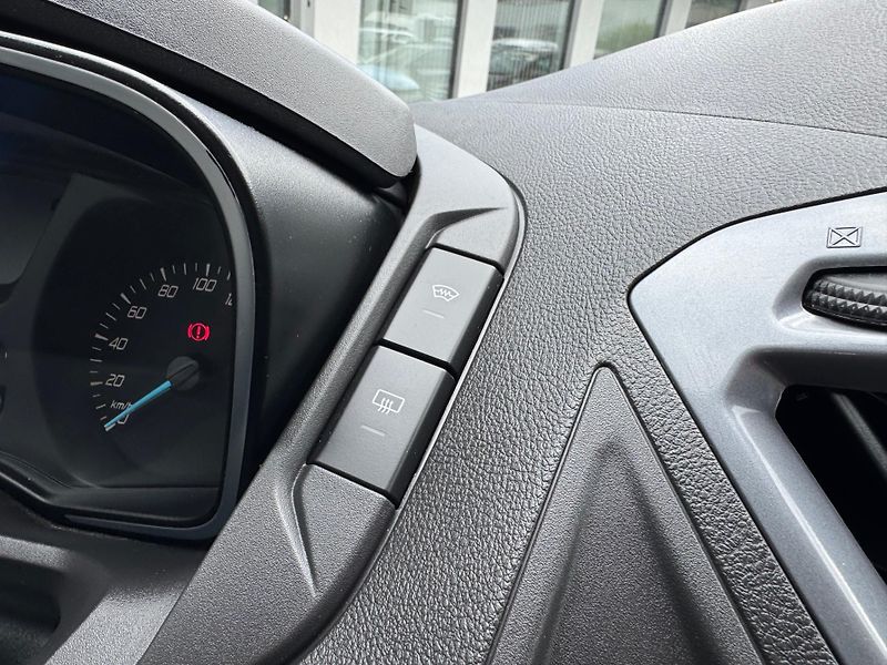 Ford Tourneo Custom (2018) Trend 2.0 TDCI 8 MÍST -CZ- DPH - fotka 17 z 27