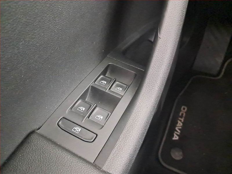 Škoda Octavia (2019) Style 1.6 TDI, Serv.kniha - fotka 14 z 14