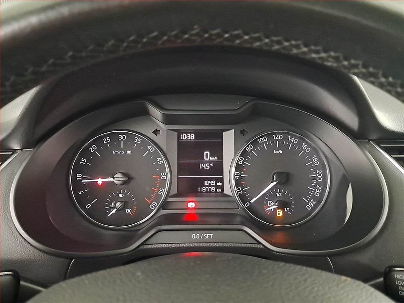 Škoda Octavia (2014) 1.6 TDI, Tempomat - fotka 11 z 19