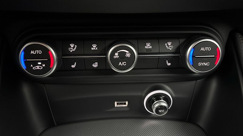 Alfa Romeo Stelvio 2.0 GME AUT AWD Intensa - fotka 13 z 42