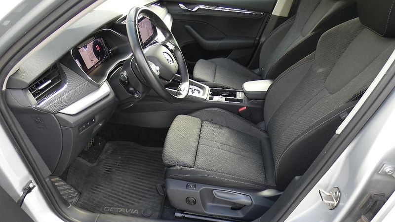 Škoda Octavia Combi 2,0 TDI Style 4x4 DSG 11 - fotka 20 z 27