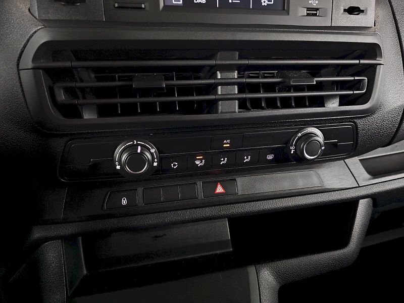 Toyota ProAce Verso (2024) 2.0D 106kW L2 COMBI 8MÍST - fotka 25 z 28